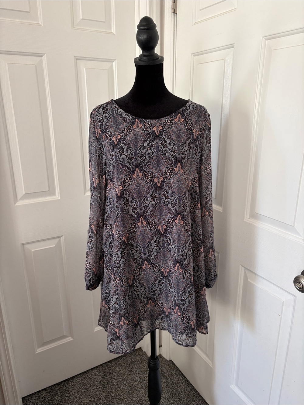 ASTR the Label long sleeve damask print shift dress in paisley print.